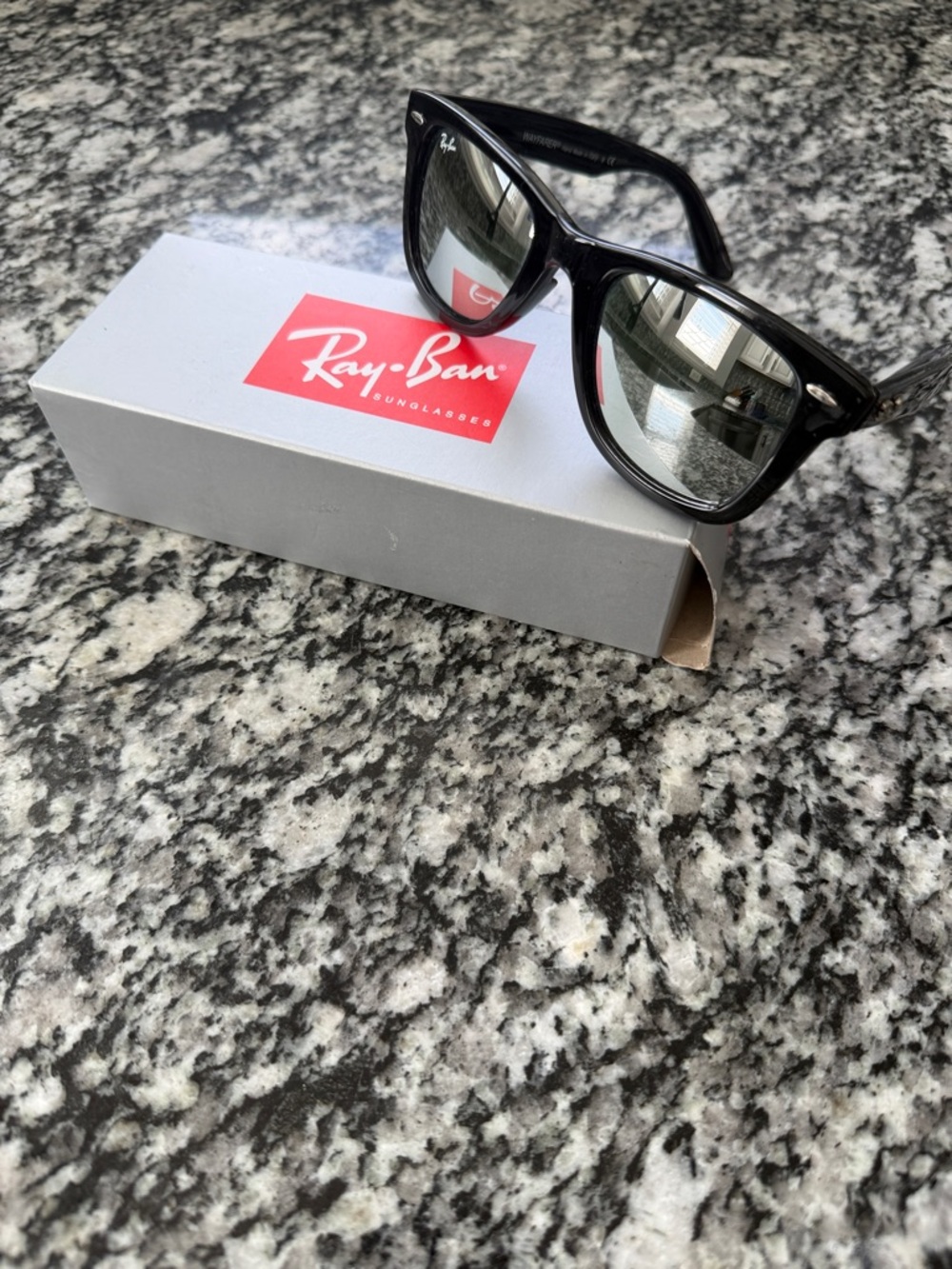 Ray-Ban Black Sunglasses with silver mirrored  lenses Wayferer - Picture 3 of 10
